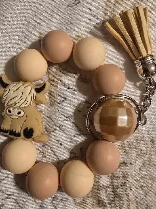 Accessories - Neutral Beige Silicone Bead Keyring with Highland Cow Charm